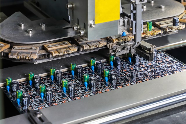 PCB 线路板厂家：孔金属化中的电镀工艺